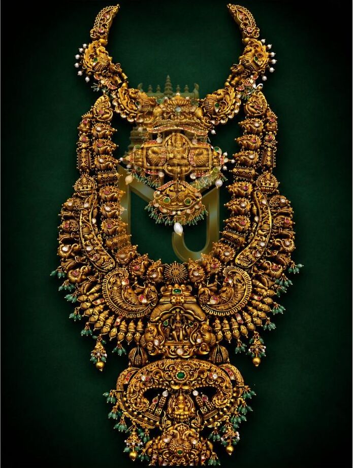 Elegant jewellery display